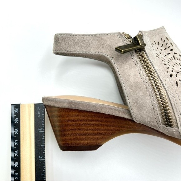 Bella Vita Women Size 8.5 Gray Suede Leather Cutout Open Toe Demi Wedges Shoes - Picture 10 of 12